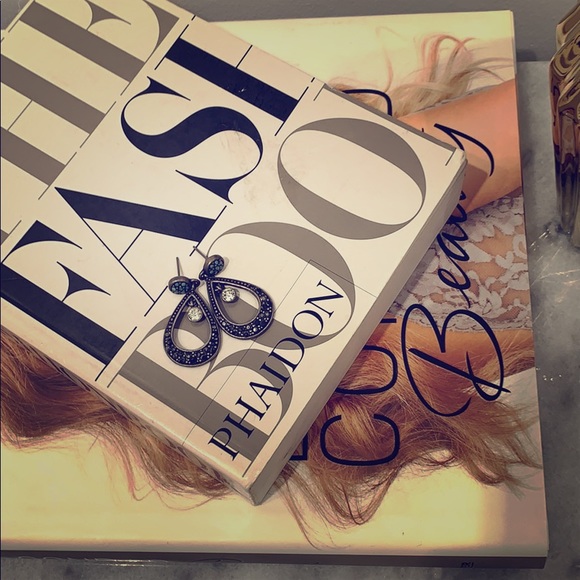 Turquoise colored embellished earrings - Picture 5 of 5